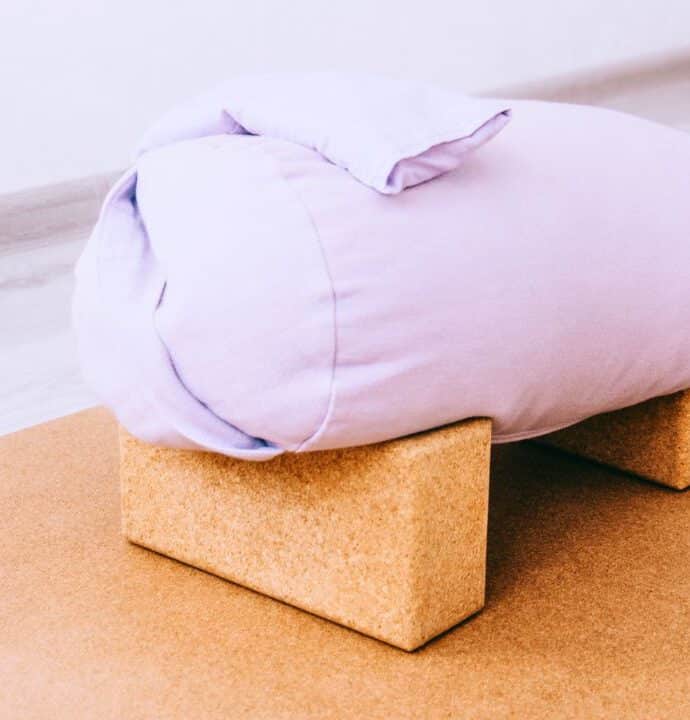 Aparigraha Bedeutung: Loslassen im Yoga & Alltag